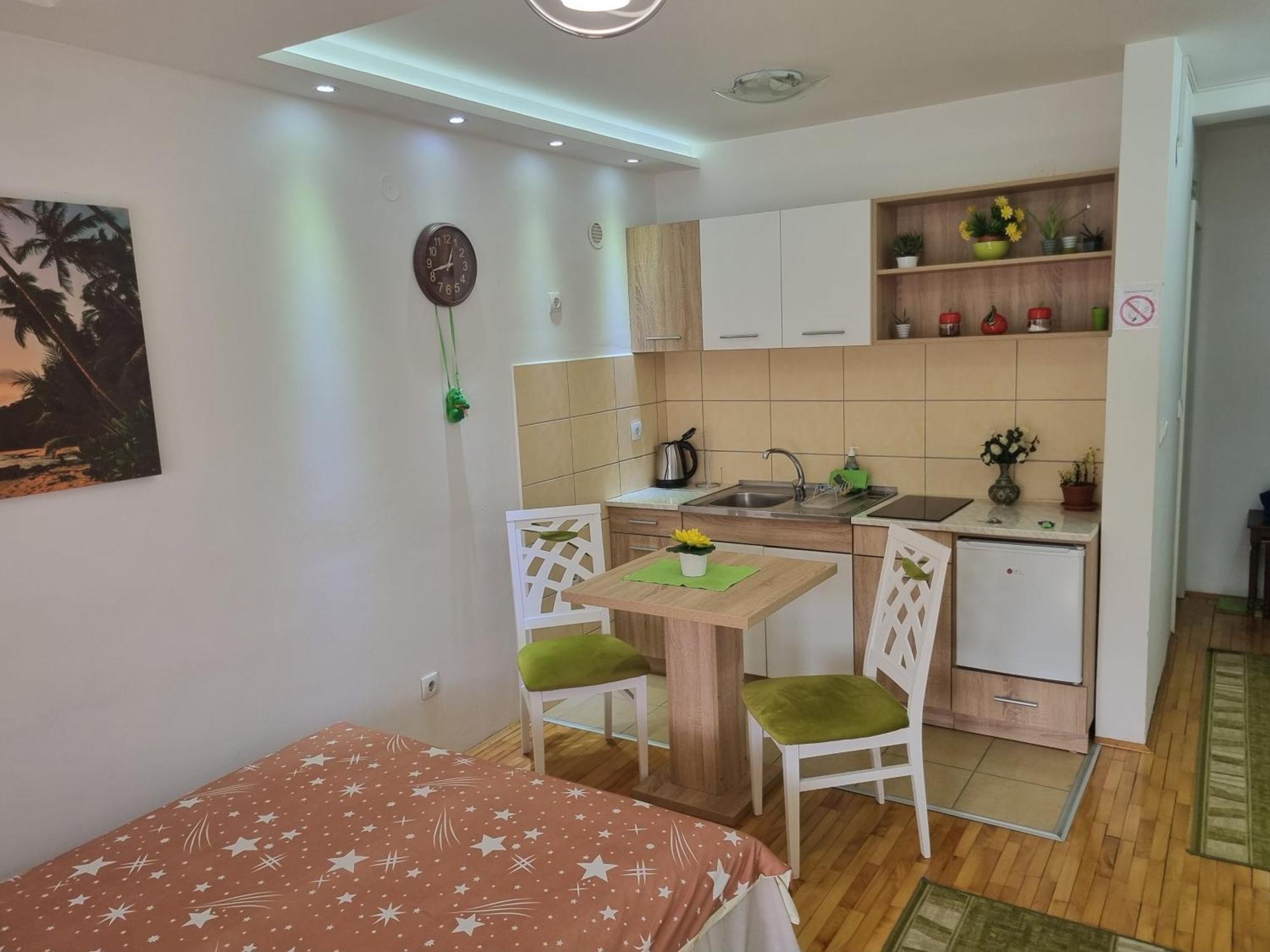 Appartement Zvezda Lux à Kruševac Extérieur photo